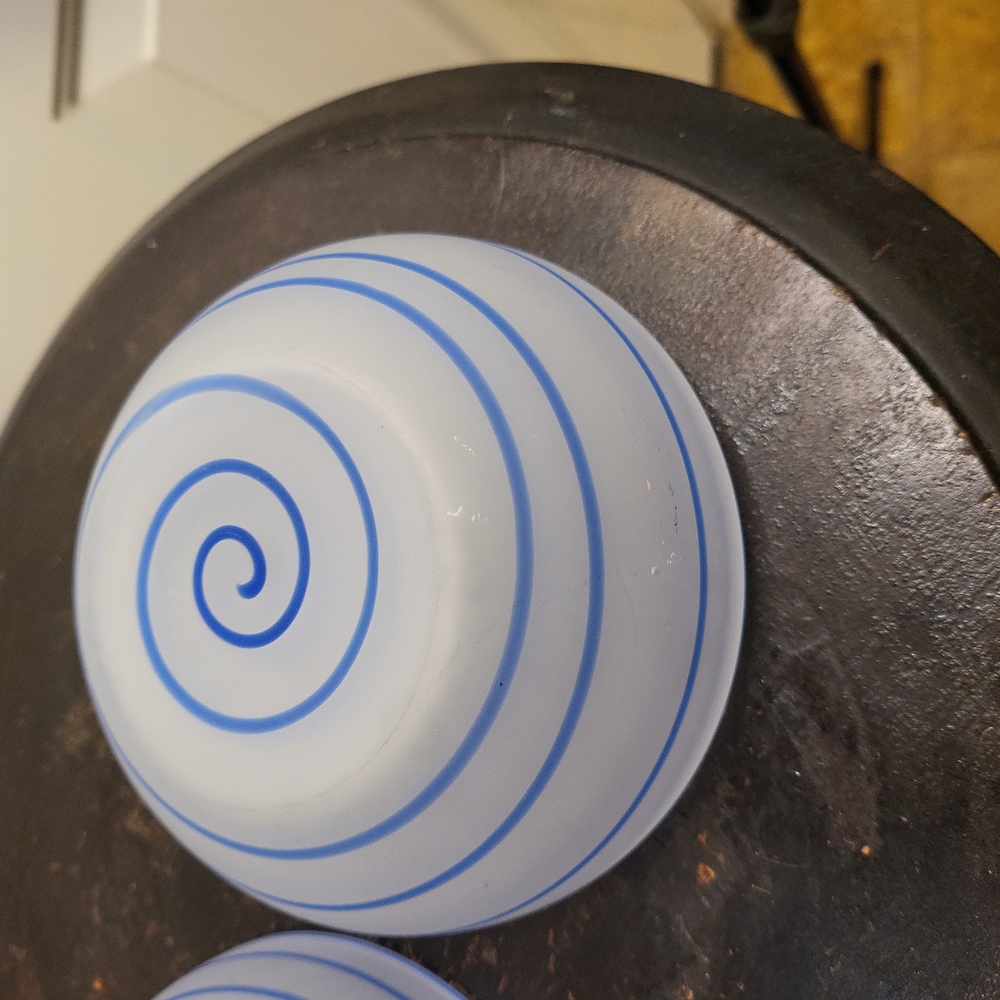 Vintage Empoli Swirl Frosted Bowl with Lid - Picture 8 of 12